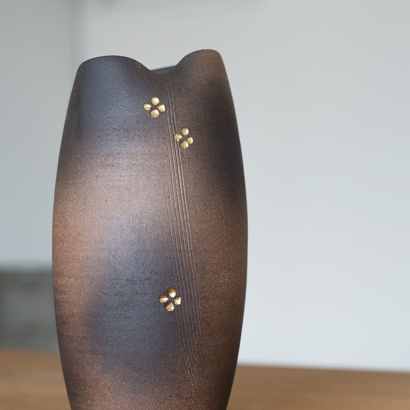 小花金彩投入花器 | 明山 オンラインショップ