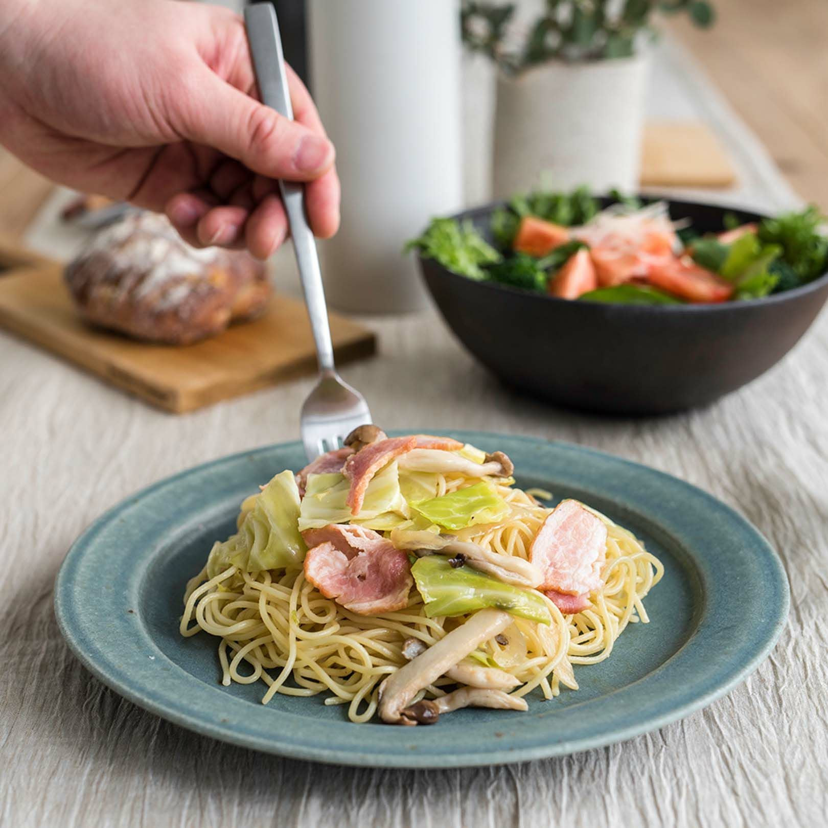 リムプレートL（淡青磁） | 明山 オンラインショップ