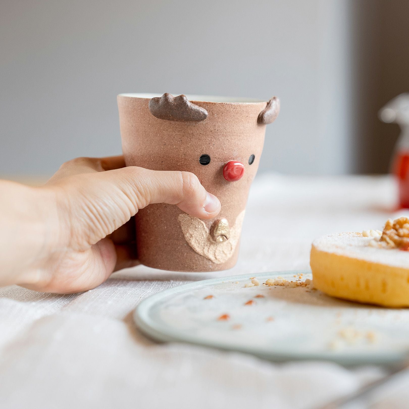 カゴ入りトナカイさん トナカイのフリーカップ | 明山 オンラインショップ