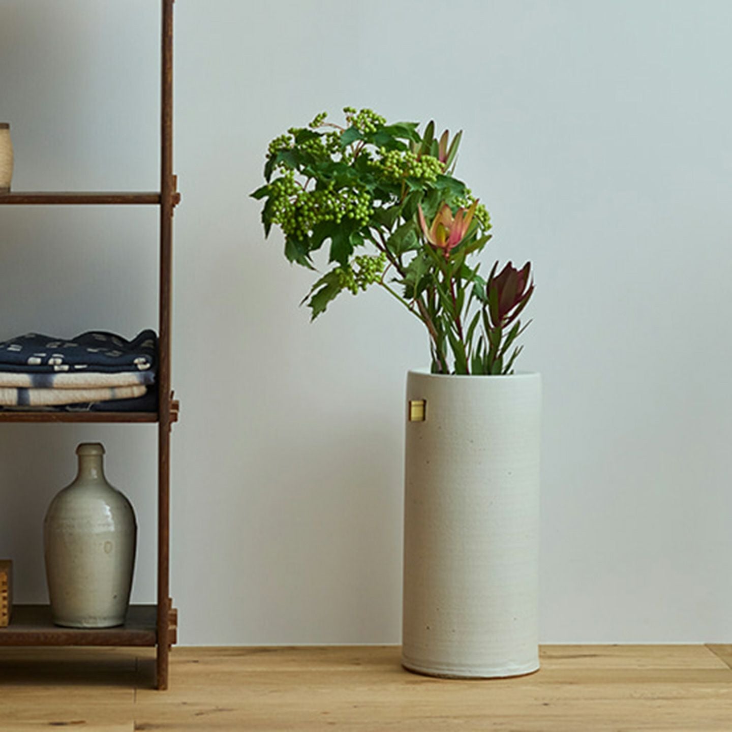 TEOKE stand ホワイト | 明山 オンラインショップ