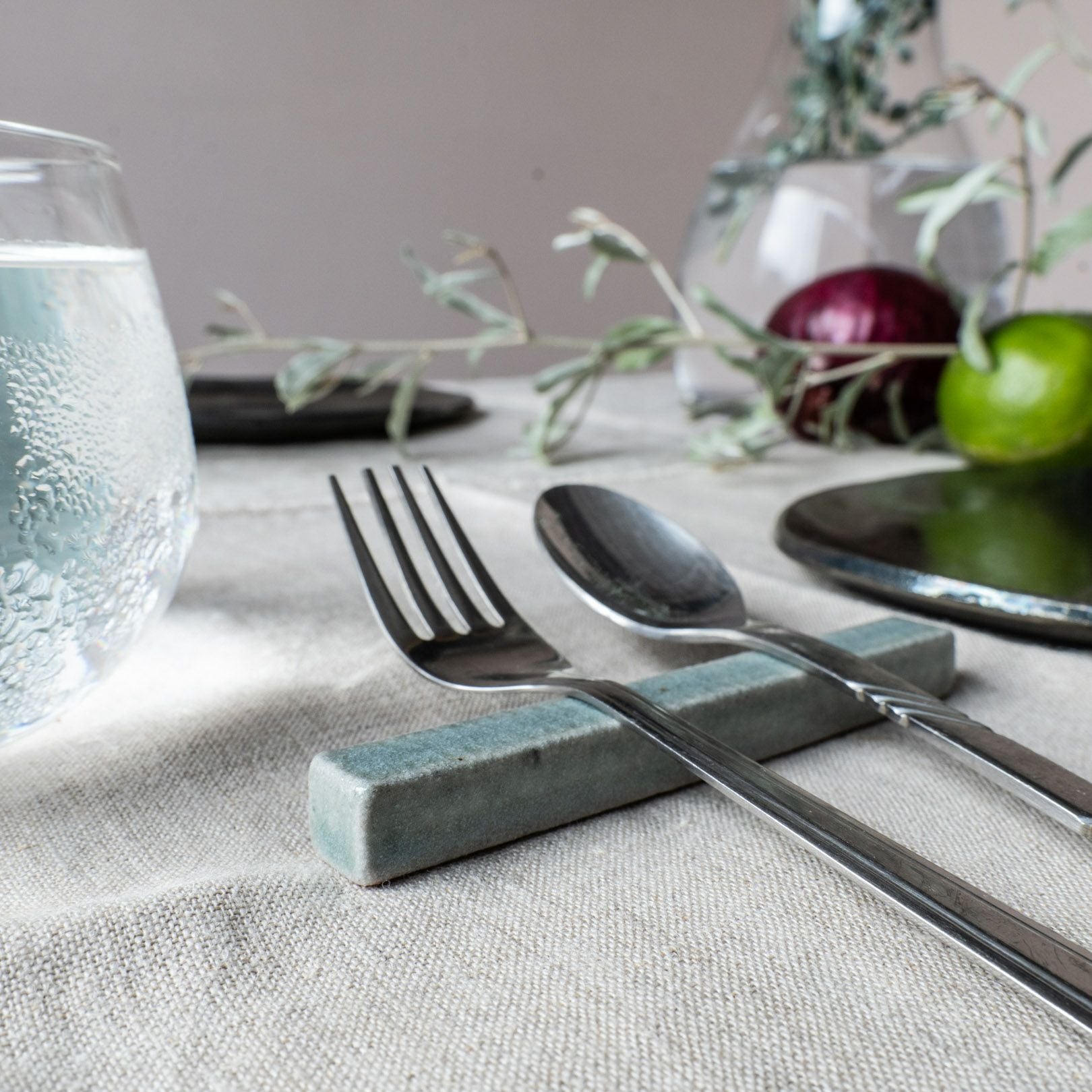 ナイフレスト（淡青磁） | 明山 オンラインショップ