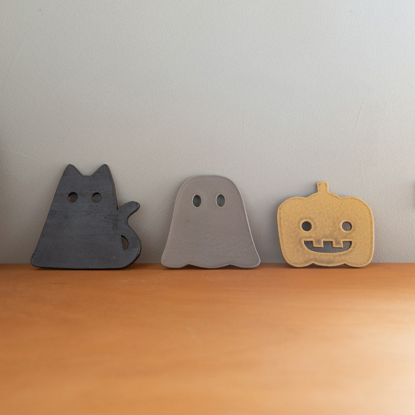 プレート おばけ猫 | 明山 オンラインショップ